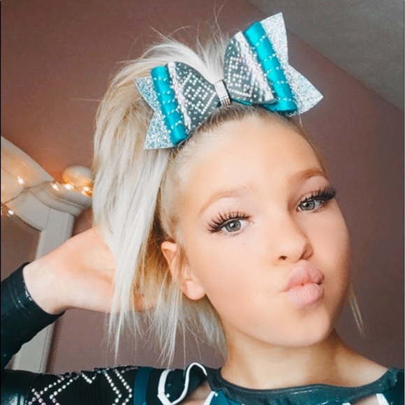 ellie_cheer
